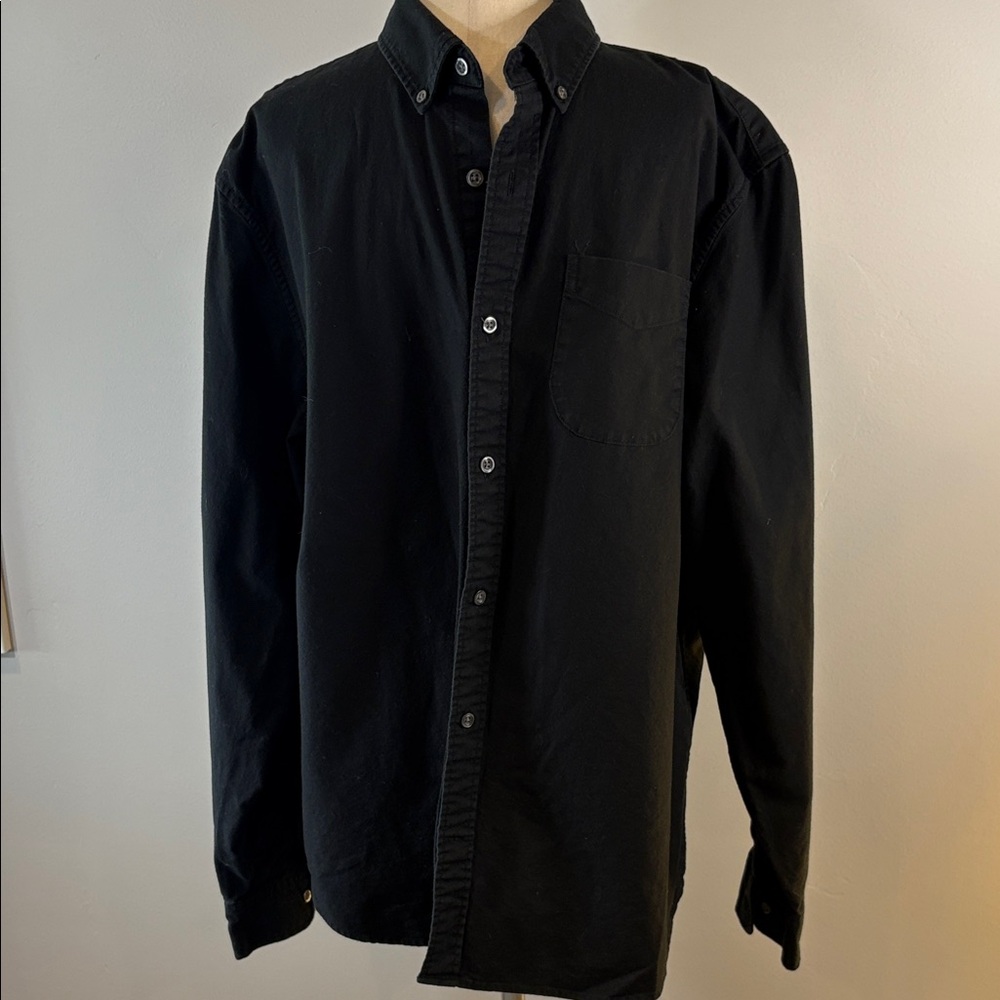 GAP Men's Classic Black Button Down Shirt